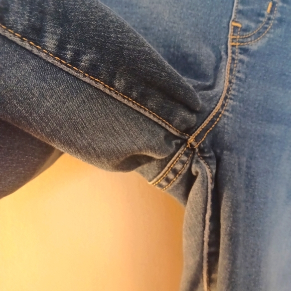 Levi's Signature Pull-On Skinny  Jeans - Picture 6 of 9